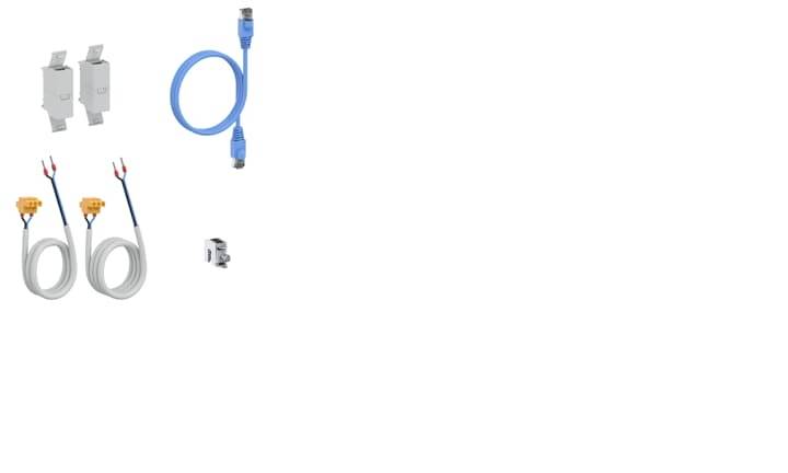 Zubehörset für Ethernet-Kommunikation mit Kabeln, Steckverbindungen und Montagematerial auf weißem Hintergrund.