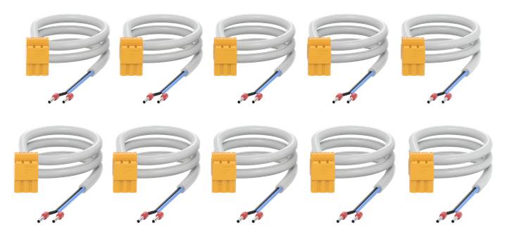Zehn weiße Kabel mit orangen Steckverbindern auf der einen und roten/schwarzen Anschlüssen auf der anderen Seite, aufgereiht in zwei Reihen.