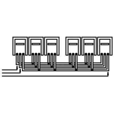 Schaltplan eines elektronischen Bauteils mit fünf identischen Komponenten, jeweils mit mehreren Anschlüssen und miteinander verbunden.