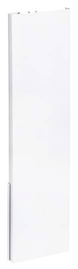 Ein schmaler, weißer Heizkörper mit vertikaler Ausrichtung, geeignet für die Wandmontage in modernen Wohnräumen.
