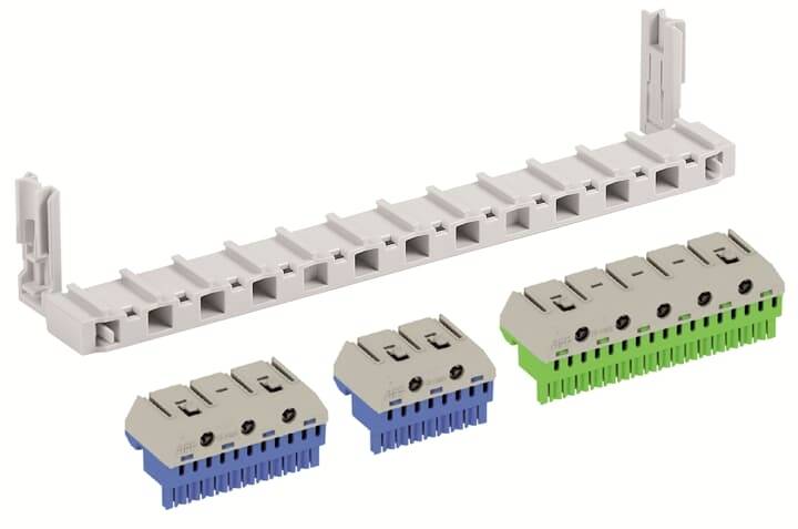 Elektronische Steckverbinder mit blauen und grünen Kontakten, verbunden durch eine graue Halterung. Geeignet für industrielle Anwendungen.