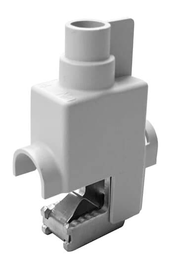 Kabelstecker in Nahaufnahme, rechteckiges Gehäuse mit runder Öffnung und metallischem Anschluss am unteren Ende.