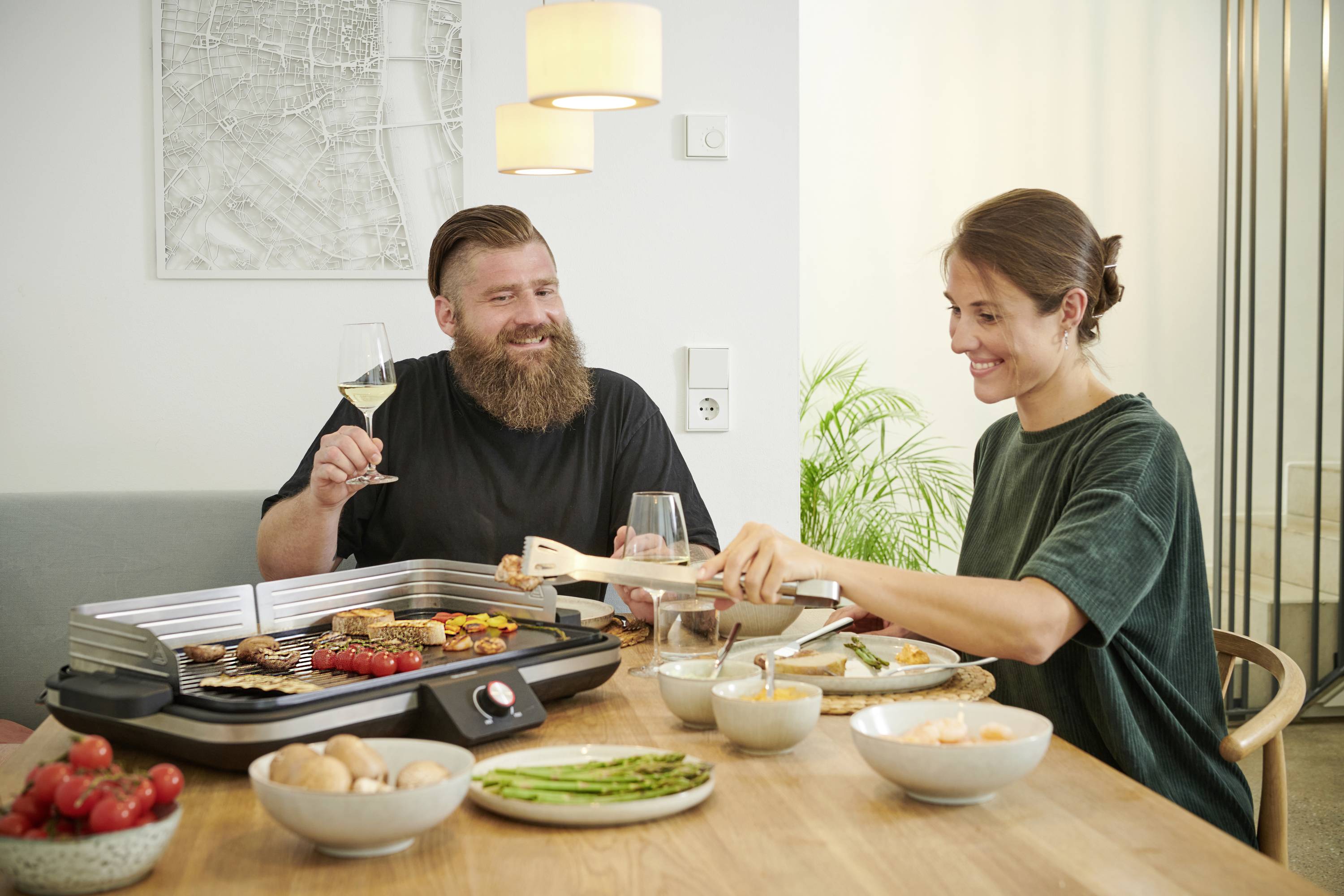 Severin PG 8564 Tisch Tischgrill kabelgebunden, stufenloser Temperaturregler Schwarz/Silber