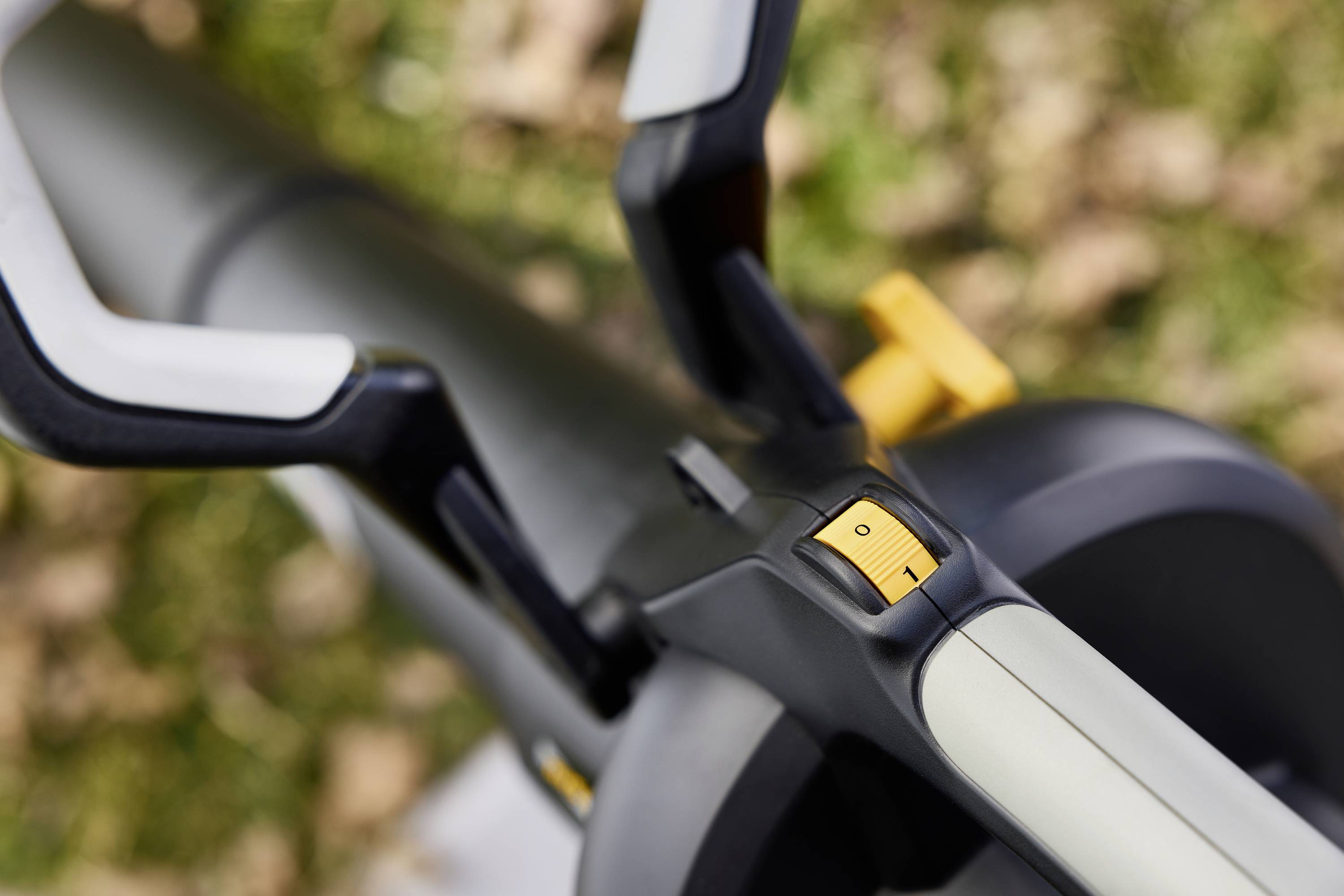 ALPINA Outdoor 271504194/A24 AV 20 Li Akku Laubsauger inkl. 2. Akku 20V