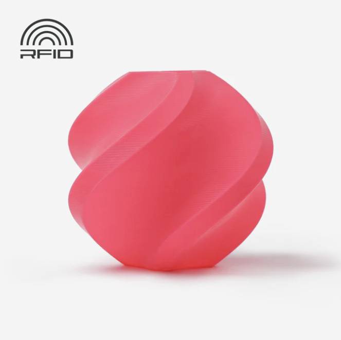 Rotes, spiralförmige Plastikobjekt auf weißem Hintergrund, oben links ein schwarzes 'RFID'-Logo.