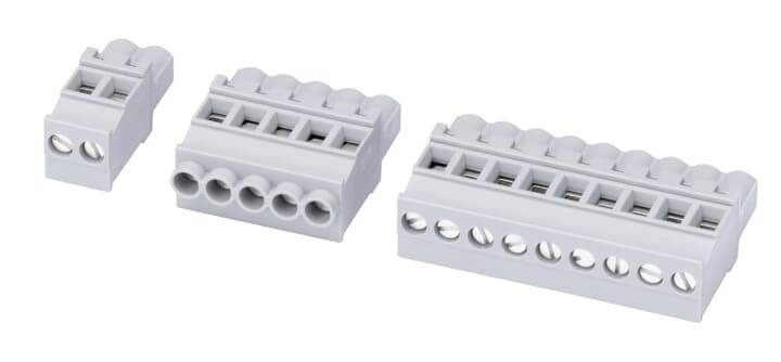 Drei graue, unterschiedlich große elektrische Steckklemmen für Kabelanschlüsse. Sie haben mehrere Anschlussöffnungen und Schrauben.