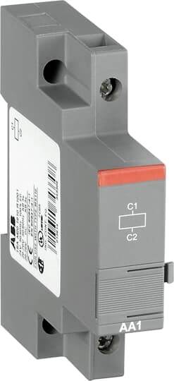 Ein grau-roter elektrischer Schutzschalter mit Beschriftungen 'C1', 'C2' und 'AA1'. Geeignet für die Installation in elektrischen Anlagen.