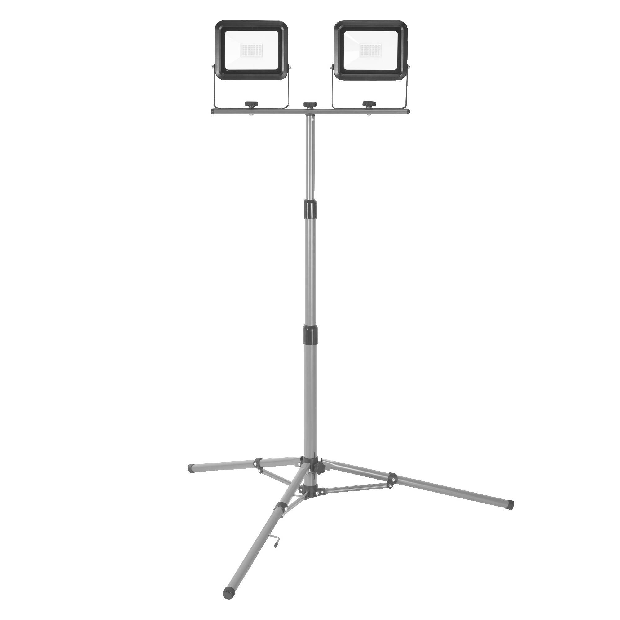 Ein höhenverstellbares Stativ mit zwei LED-Flutlichtern, geeignet für Baustellen oder Veranstaltungen, bietet helle Beleuchtung.
