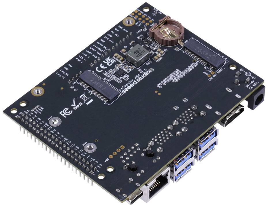 Eine Leiterplatte mit mehreren Anschlüssen und einem Chip. Enthält Ethernet- und USB-Ports sowie verschiedene elektronische Komponenten.