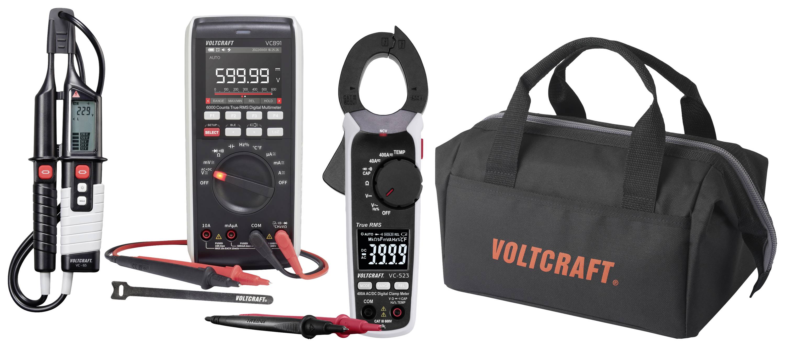 Verschiedene elektronische Messgeräte, darunter Multimeter, Spannungstester und Stromzange, neben einer schwarzen Tragetasche mit der Aufschrift 'Voltcraft'.