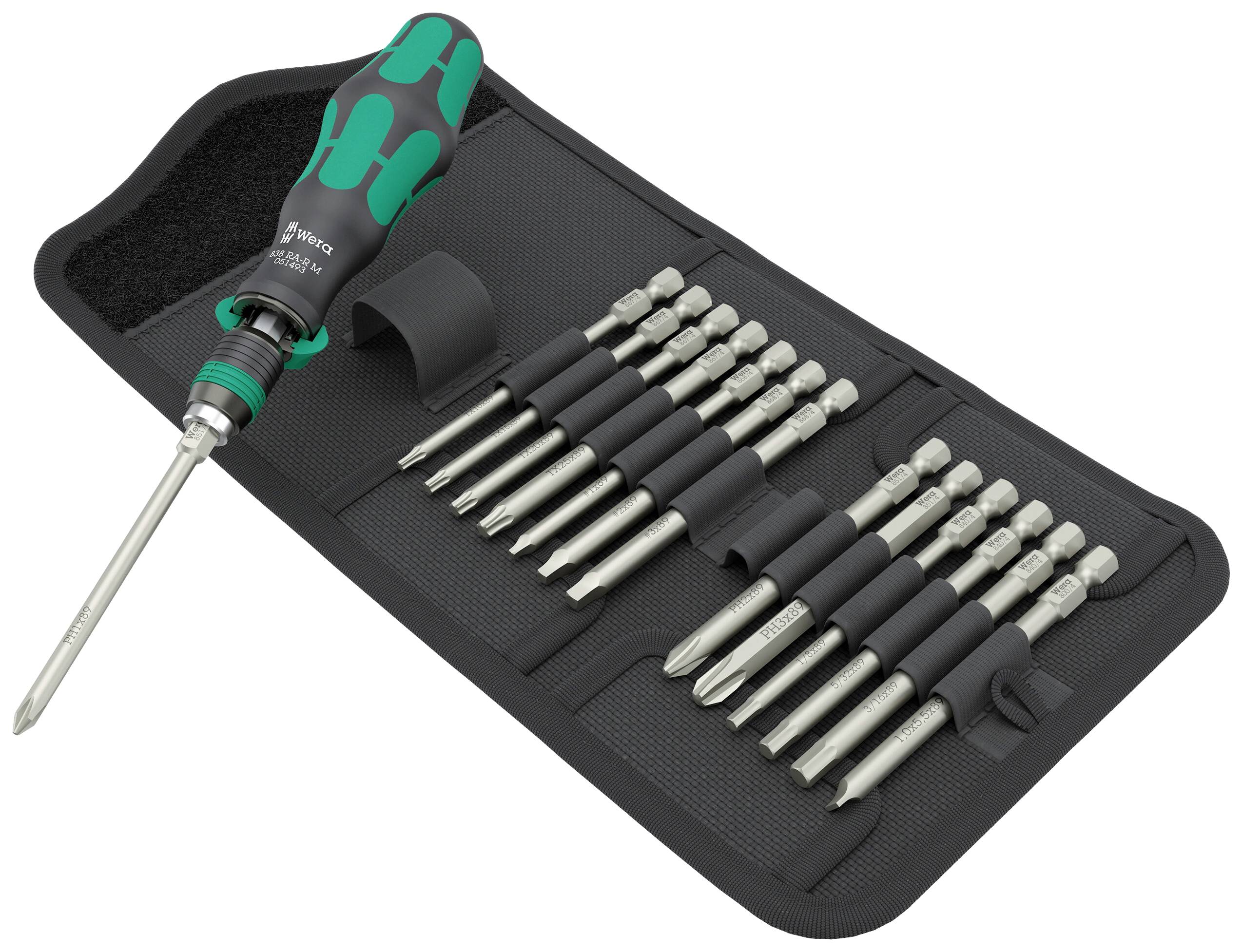 Satz auswechselbarer Schraubendreherbits mit ergonomischem Griff, angeordnet auf einer mattschwarzen Unterlage.