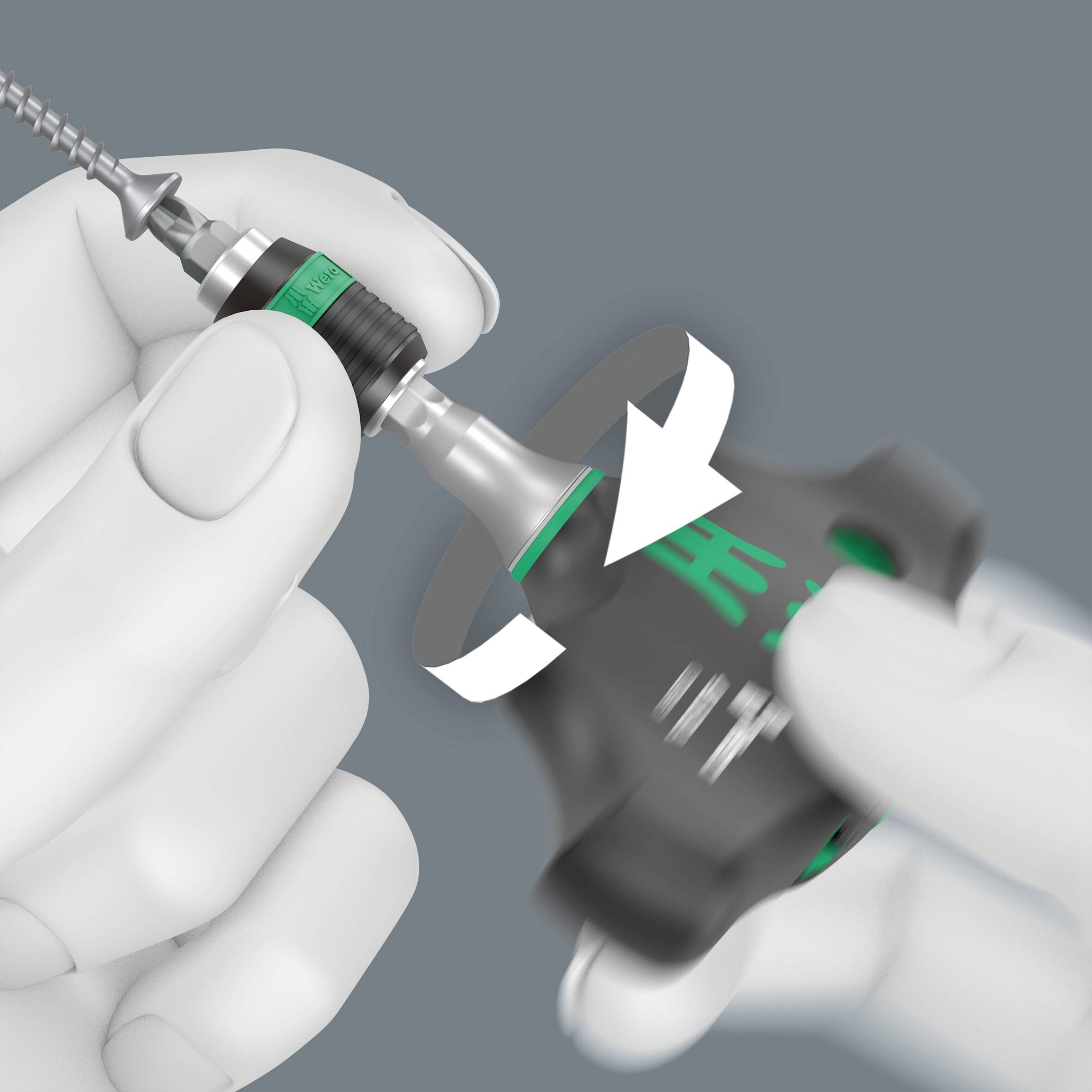 Eine Hand hält ein medizinisches Instrument, das in einen Schraubenzieher eingesetzt wird, um eine Schraube zu fixieren. Ein Pfeil zeigt die Drehrichtung an.