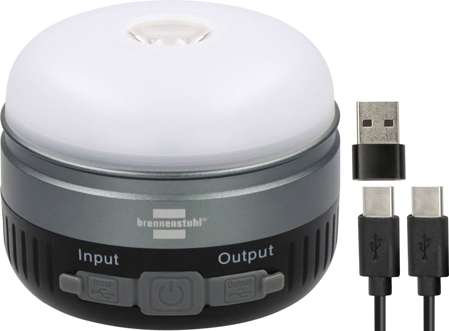 Tragbare LED-Laterne mit integriertem Bluetooth-Lautsprecher und USB-Ein-/Ausgängen, abgebildet mit zwei Ladekabeln.