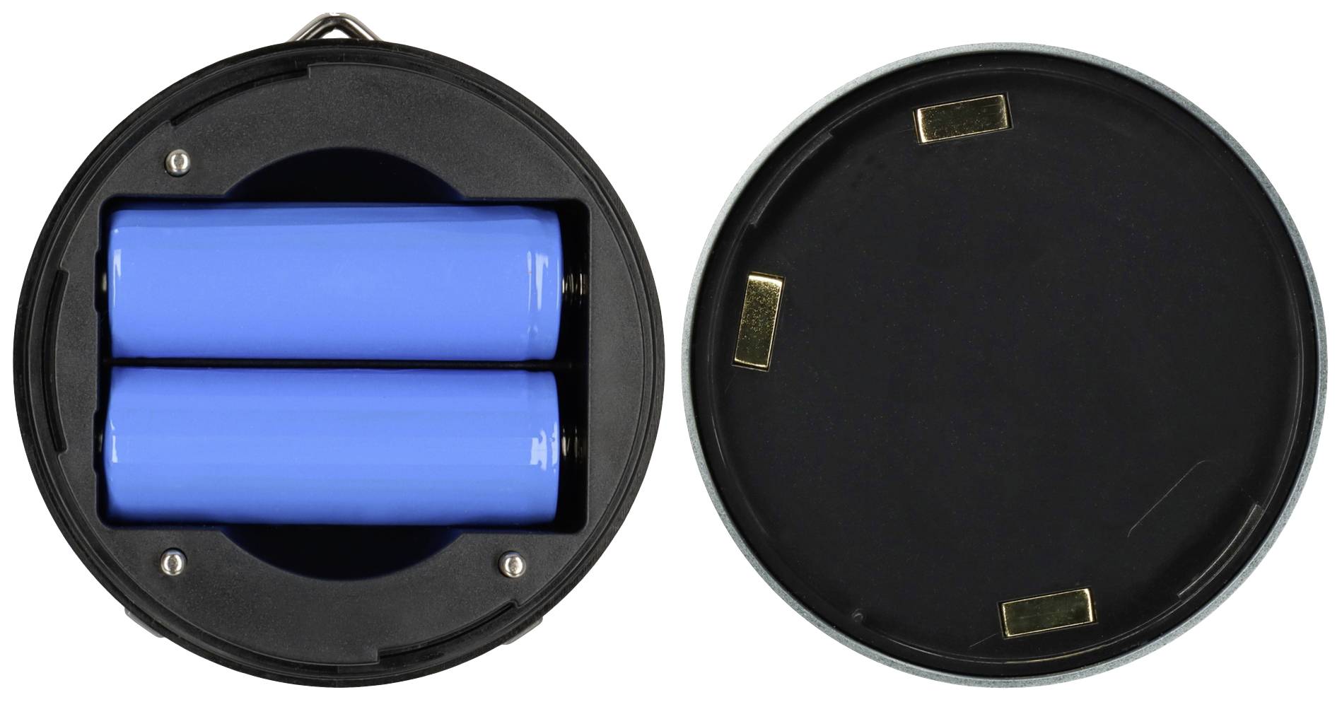 Zwei blaue Batterien in einem runden Batteriefach, die Abdeckung daneben geöffnet, zeigt Kontakte zur Stromübertragung.