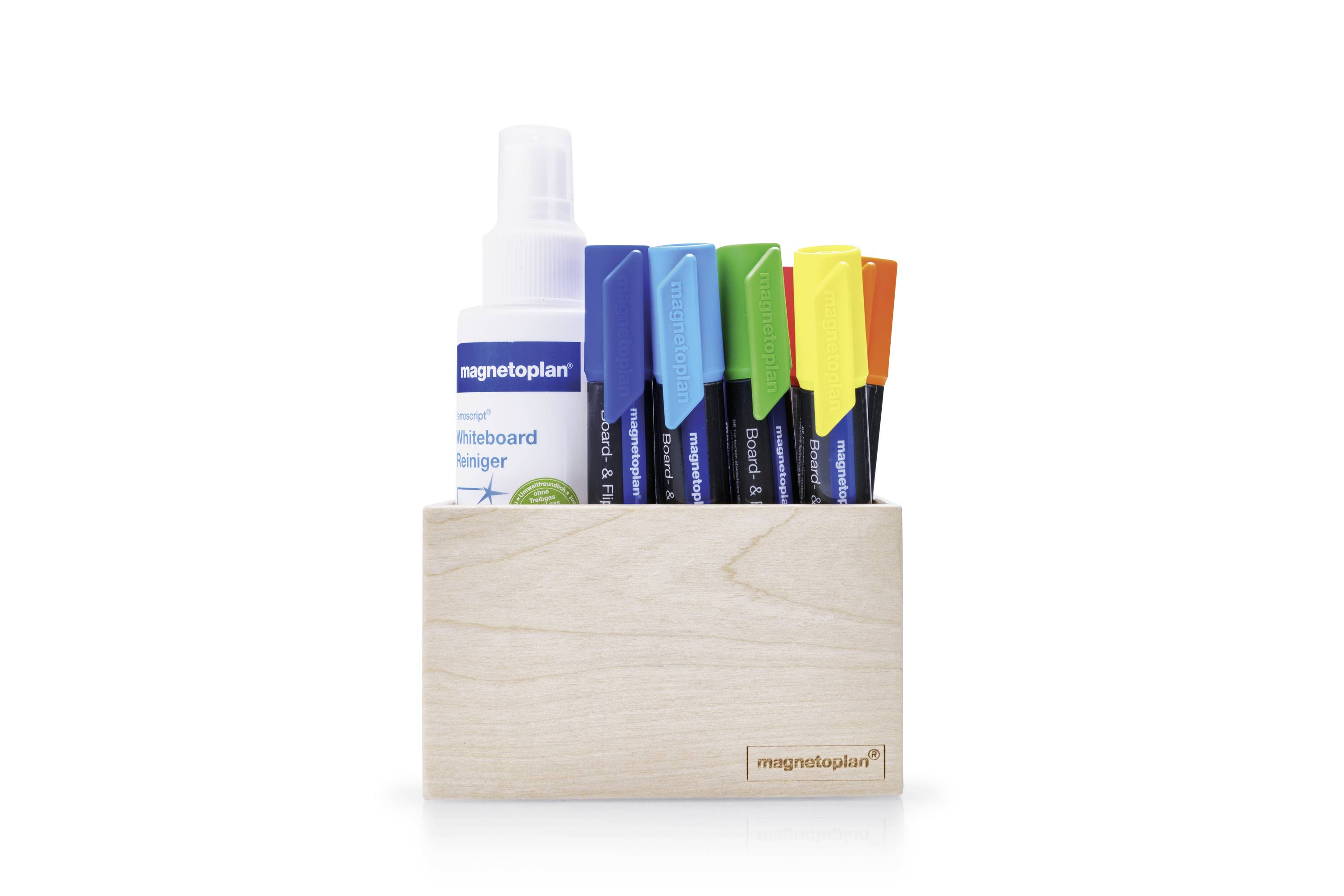 Eine Holzbox mit fünf farbigen Whiteboard-Markern (blau, grün, gelb, orange) und einer Flasche Whiteboard-Reiniger.