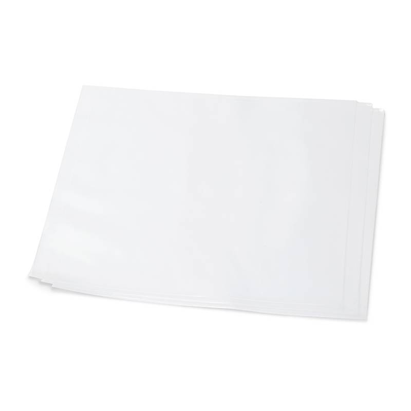 Ein Stapel weißer, leerer Papierblätter liegt übereinander.