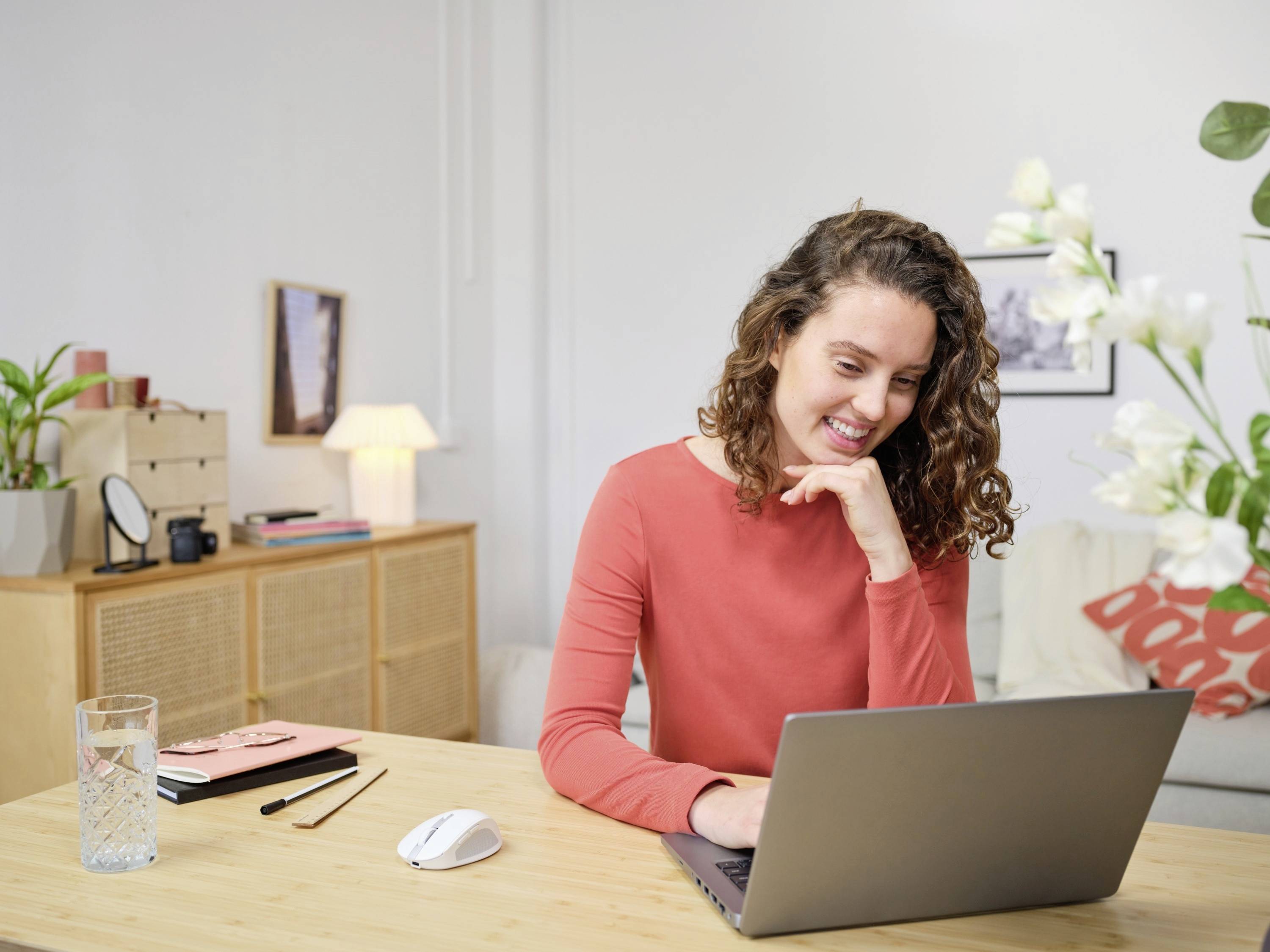 Trust OZAA COMPACT Maus Funk Optisch Weiß 6 Tasten 3200 dpi Integriertes Scrollrad