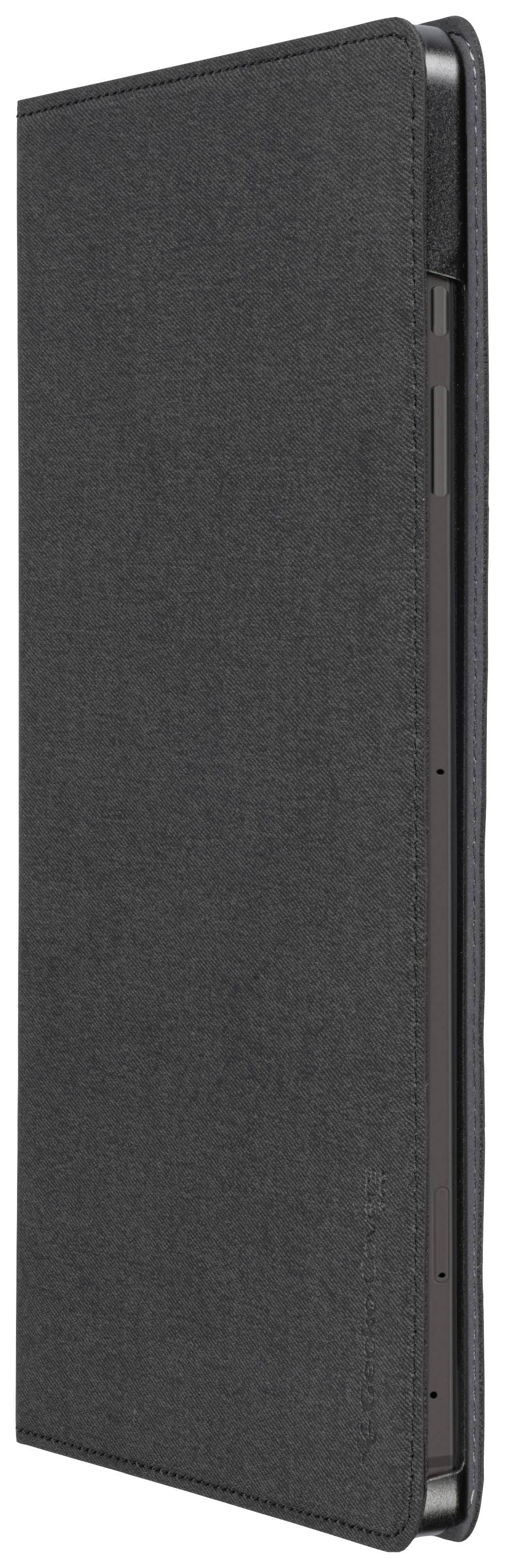 Ein schlichtes, schwarzes Tablet-Etui in vertikaler Ausrichtung zeigt seine robuste Oberfläche und schlanke Form.
