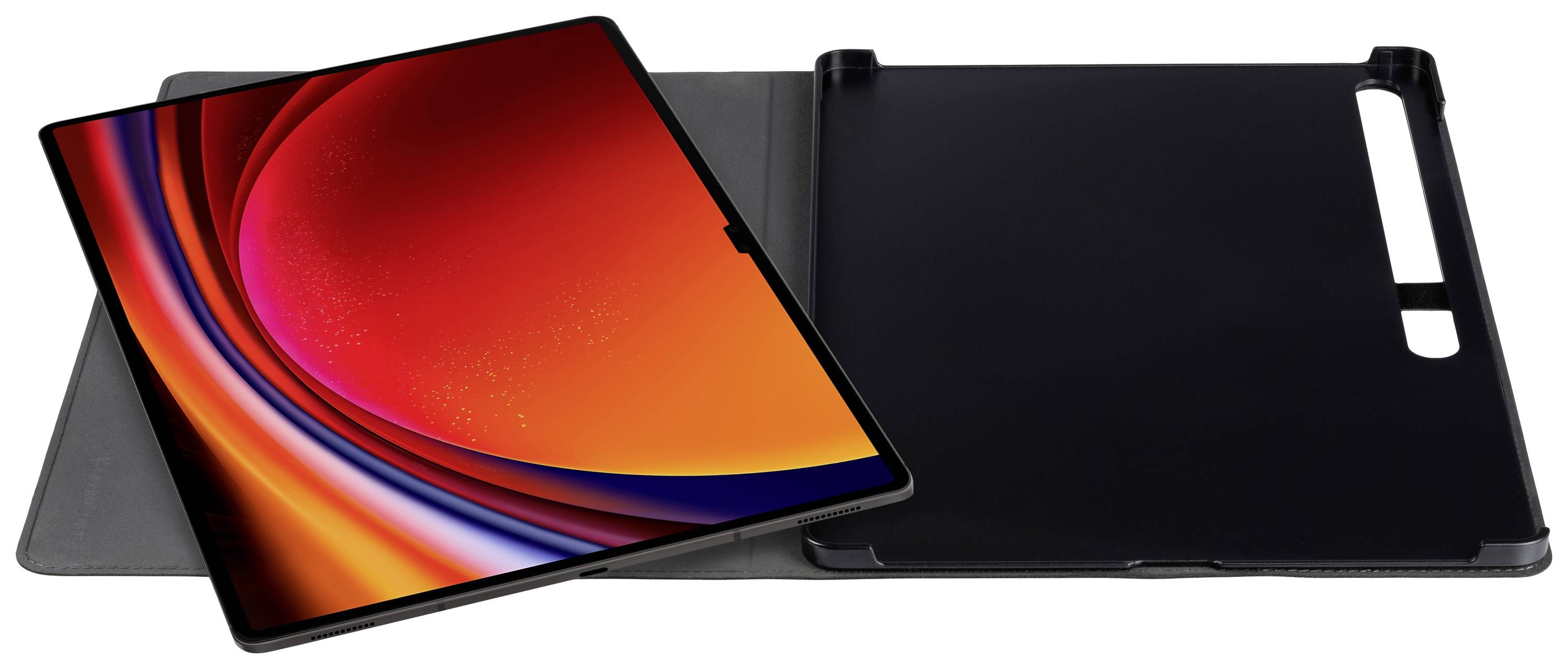 Ein Tablet mit leuchtendem Display liegt neben einer schwarzen Schutzhülle.