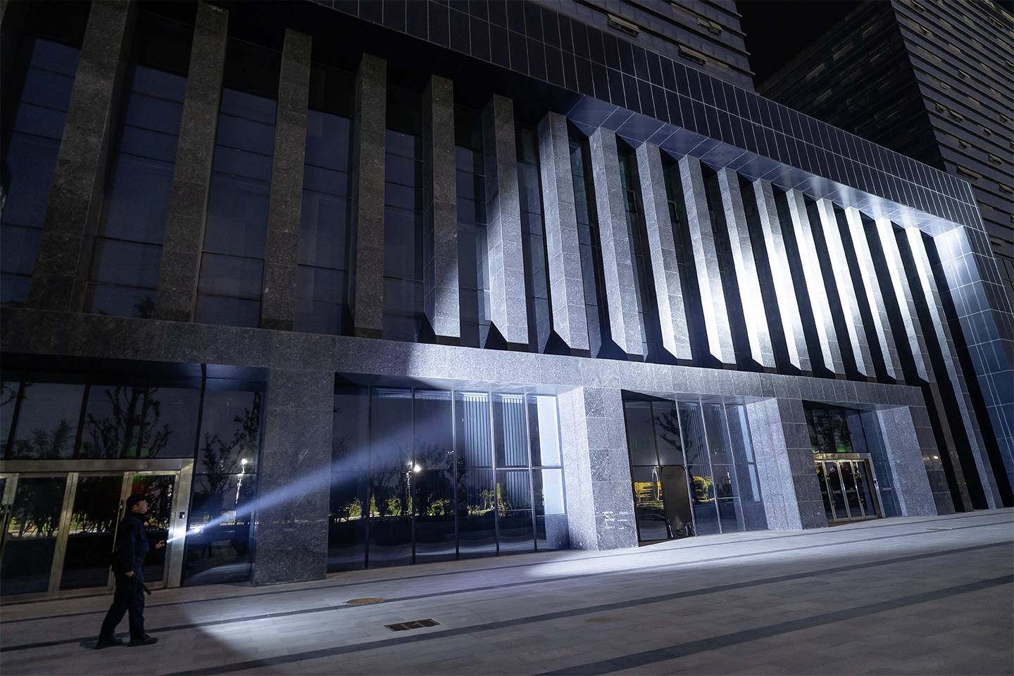 OLight Javelot EDC LED Taschenlampe akkubetrieben 1350lm 197g