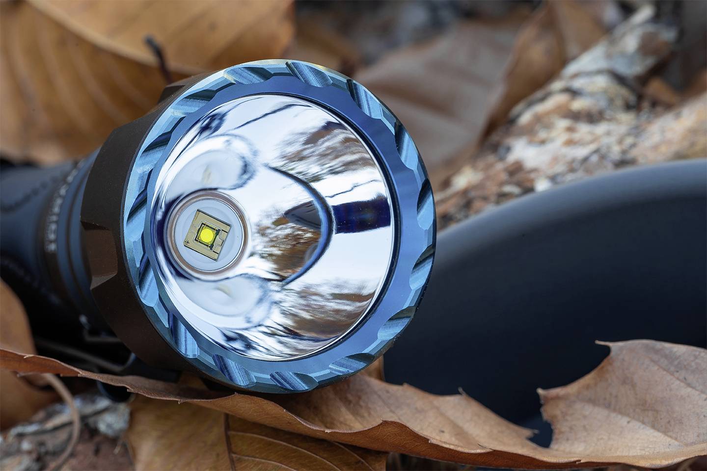 OLight Javelot EDC LED Taschenlampe akkubetrieben 1350lm 197g
