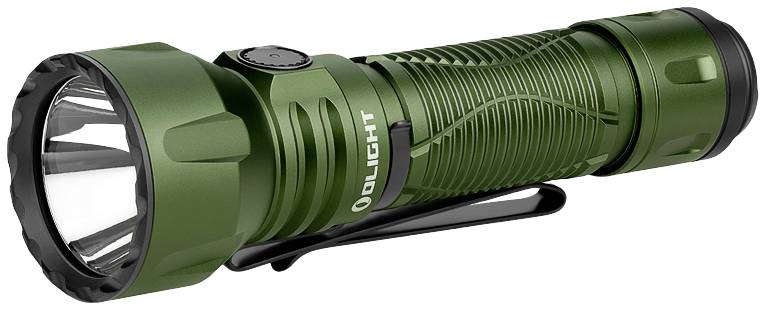 Grüne Taschenlampe mit strukturierter Griffoberfläche und Clip, Markenname 'Olight' auf der Seite.