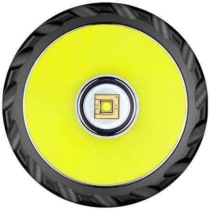 Nahaufnahme einer hellen, gelben LED-Lampe mit schwarzem Rand.