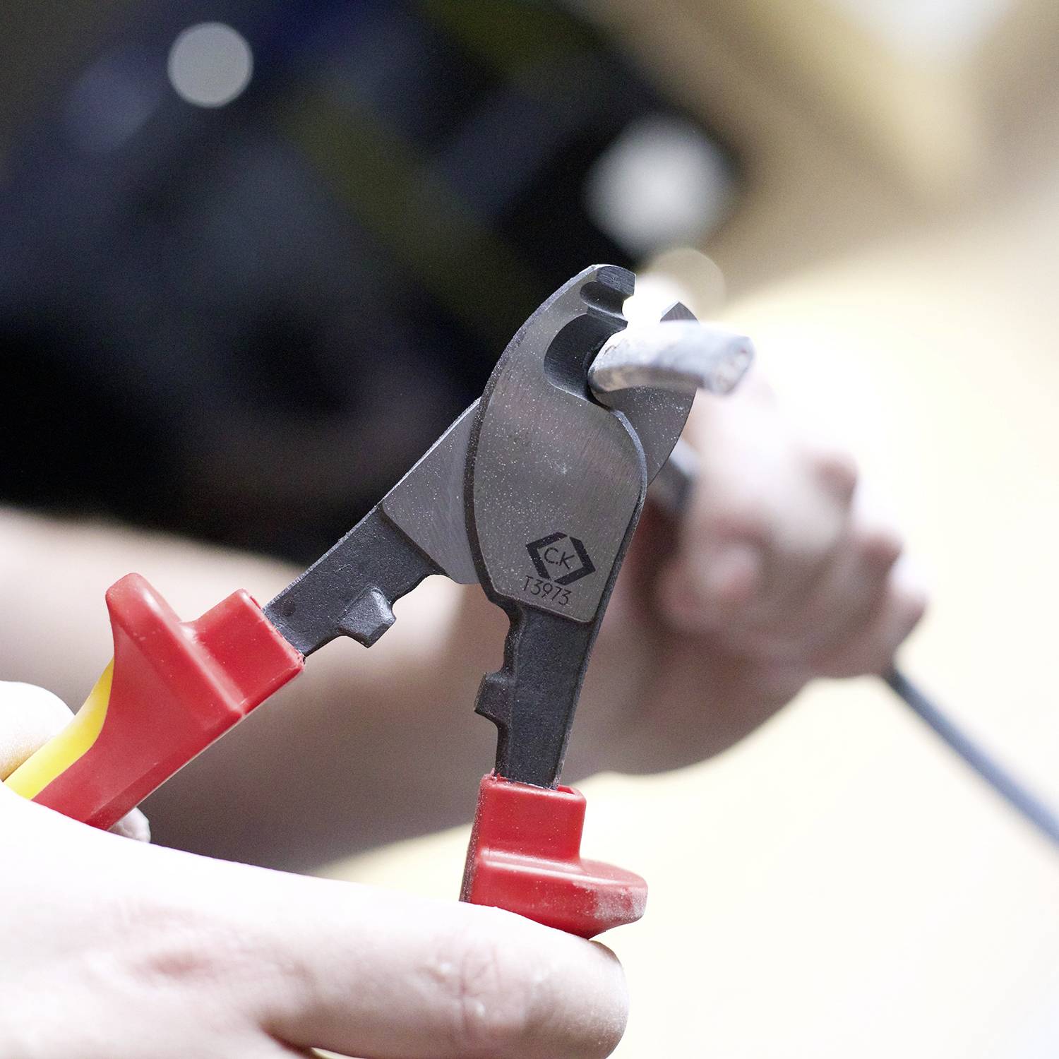 C.K T3973 160 T3973 160 Kabelschneider Geeignet für (Abisoliertechnik) Alu- und Kupferkabel, ein- u