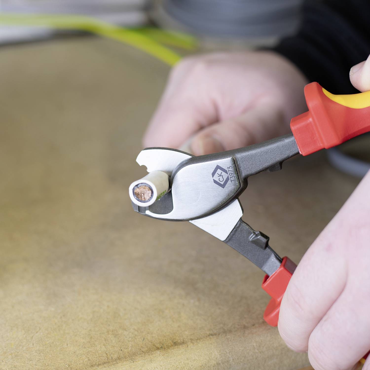 C.K T3973 210 T3973 210 Kabelschneider Geeignet für (Abisoliertechnik) Alu- und Kupferkabel, ein- und mehrdrähtig 11mm