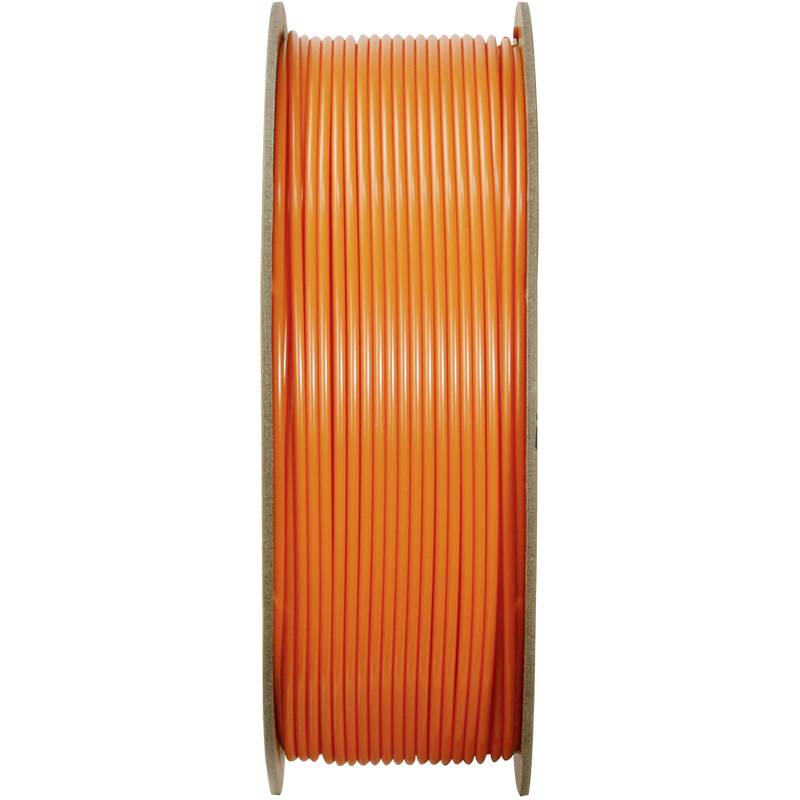 Orange Kunststoffspule mit 3D-Druckerfilament, stehend vor weißem Hintergrund.