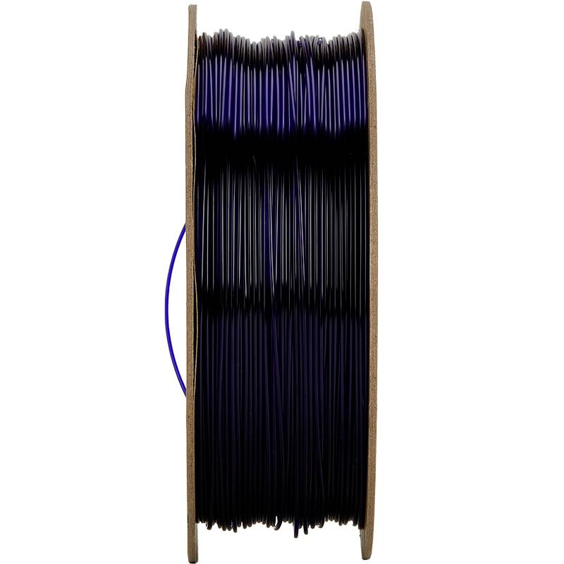 Eine Spule mit dunkelblauem Filament, auf Gerüst aus Holz. Filament ist dünn und gleichmäßig aufgewickelt, verwendet für 3D-Druck.