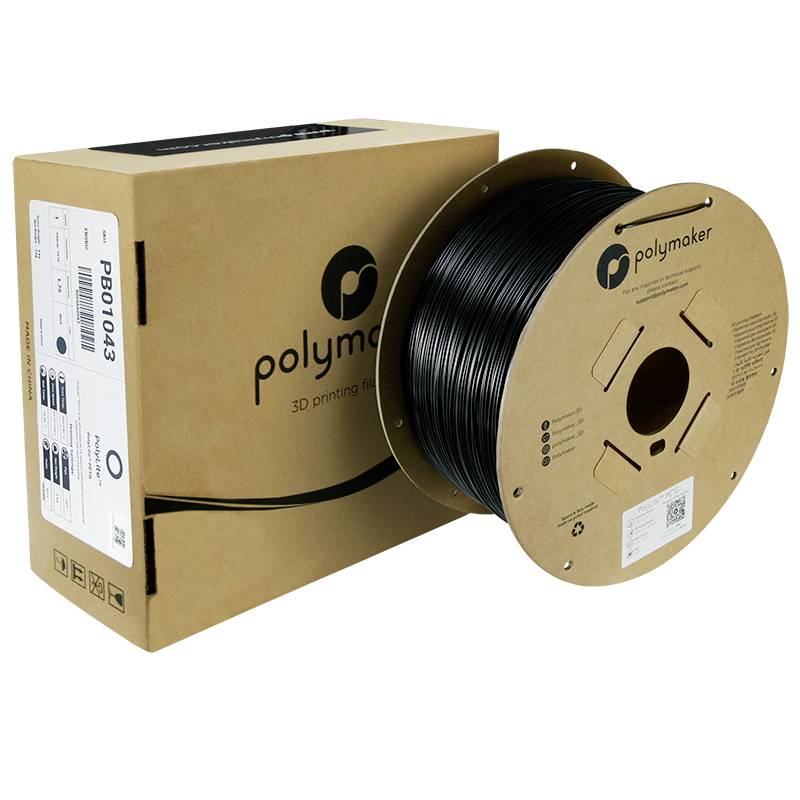 Eine Rolle schwarzes 3D-Drucker-Filament der Marke Polymaker, neben der dazugehörigen Verpackung aus Pappe.