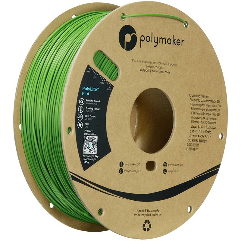 Rolle aus grünem 3D-Drucker-Filament von Polymaker. Auf der Verpackung sind Logos und Produktinformationen aufgedruckt.