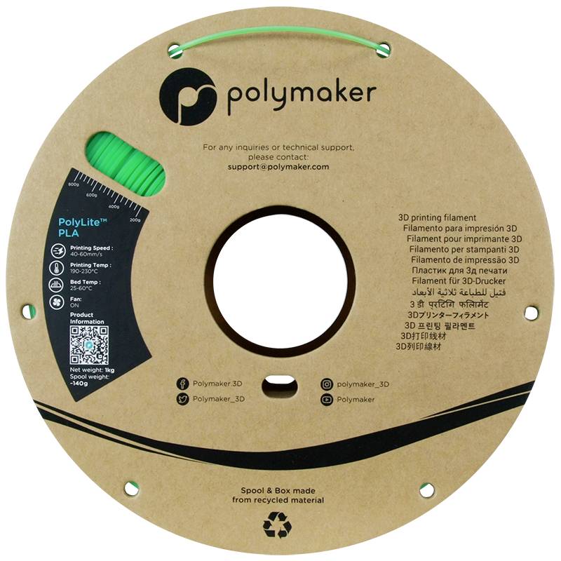 Eine braune Kartonspule mit grünem 3D-Druckerfilament, Markenname 'Polymaker', unterstützt durch recyceltes Material, enthält Kontaktinfo.