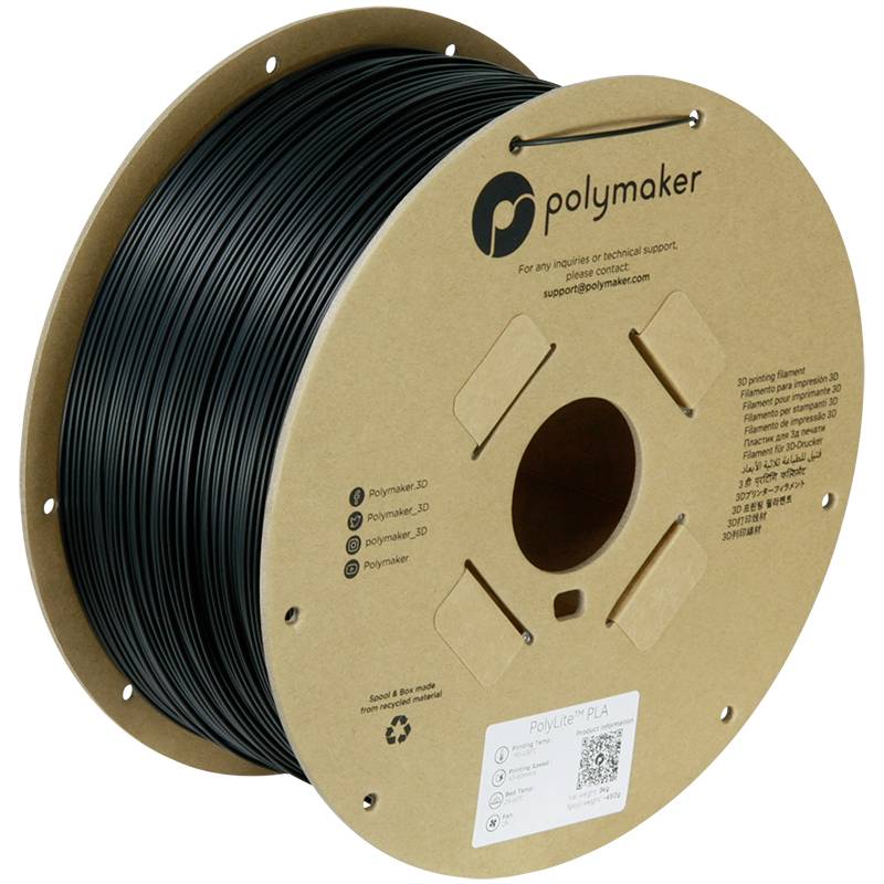 Schwarze Rolle mit 3D-Druckerfilament aus PLA von Polymaker. Enthält Kontaktinformationen und Recycling-Symbol auf der Verpackung.