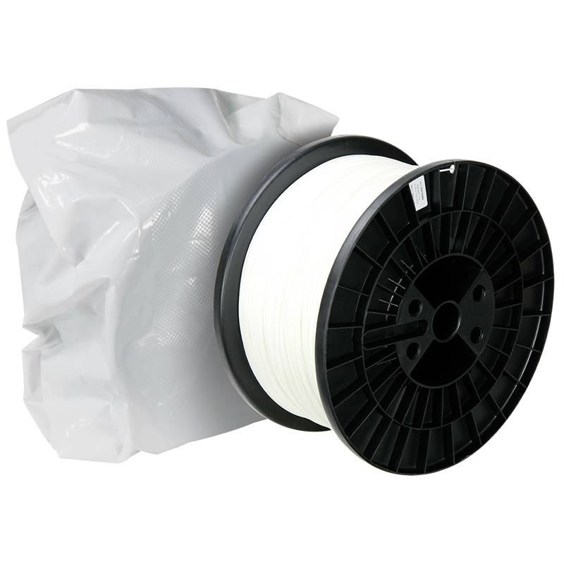 Weiße Filamentspule für 3D-Drucker, teilweise eingepackte Rolle.