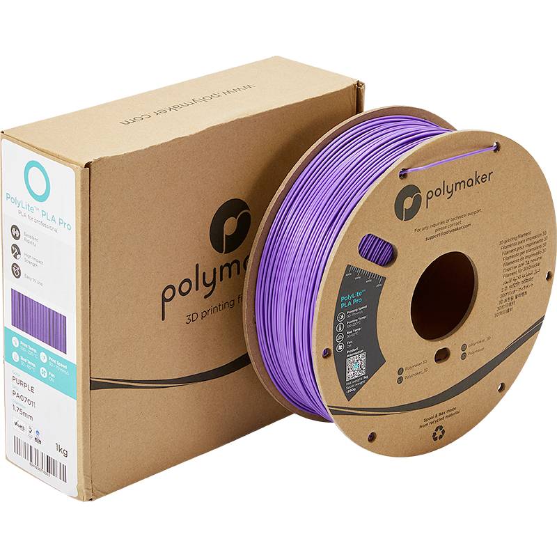 Eine Rolle lila Polymaker PLA Pro Filament steht neben der dazugehörigen braunen Verpackung.