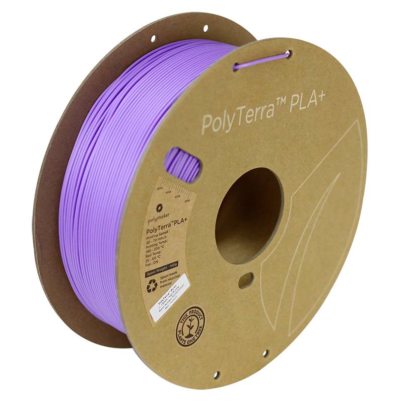 Eine Spule aus violettem 3D-Druckerfilament aus PolyTerra PLA+ mit recycelbarer Verpackung.