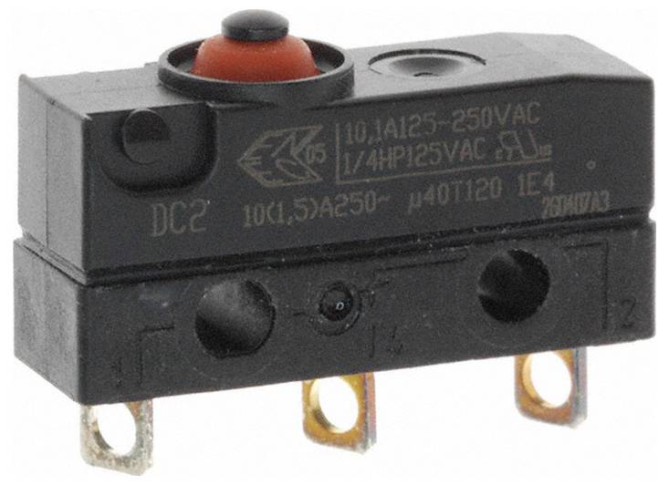 Eine Nahaufnahme eines schwarzen Mikroschalters mit einem roten Knopf, mit drei Metallkontakten am unteren Ende für elektrische Verbindungen.