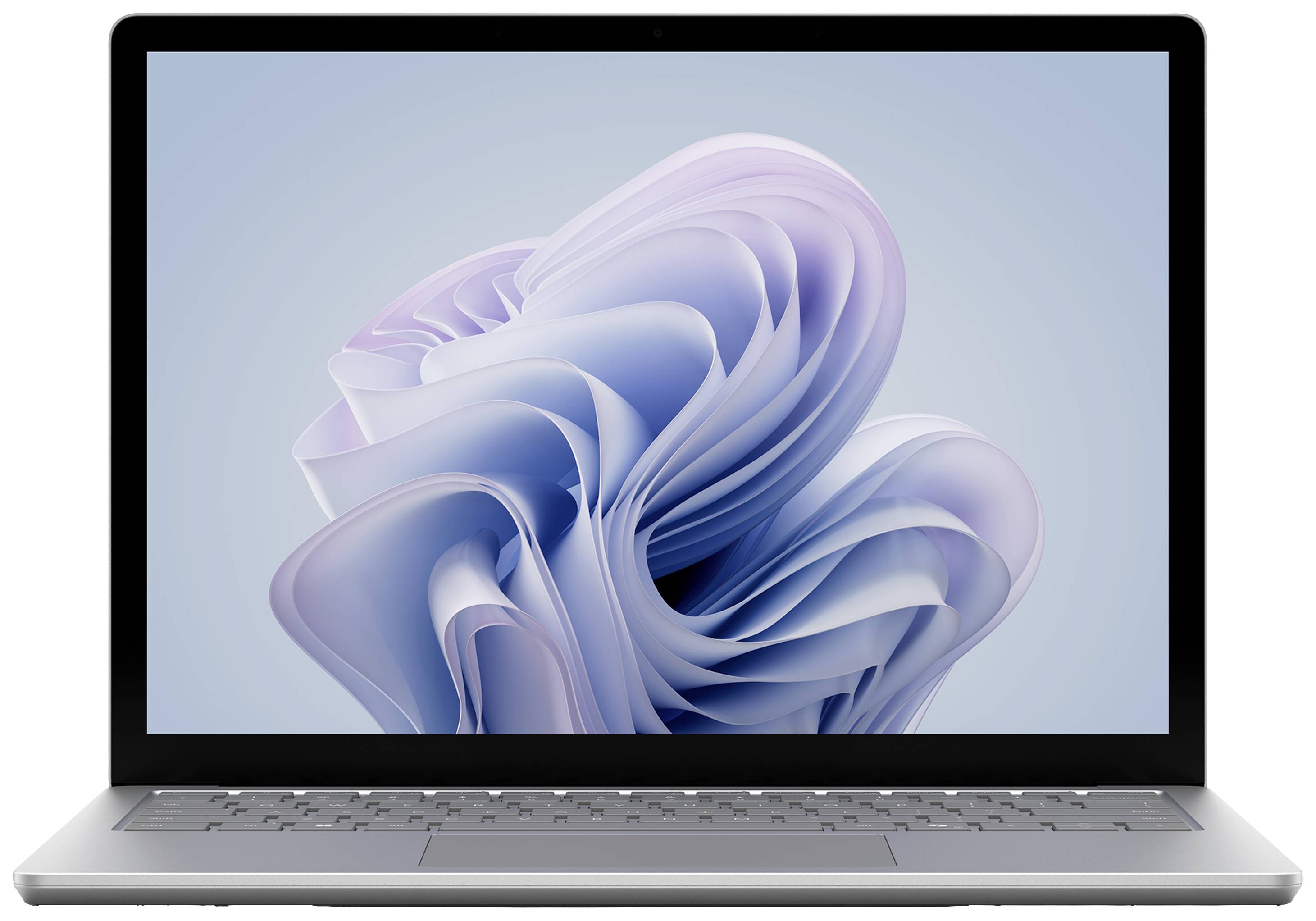 Ein Laptop mit geöffneter Anzeige zeigt ein abstraktes, wellenförmiges Hintergrundbild in Blautönen auf dem Bildschirm.