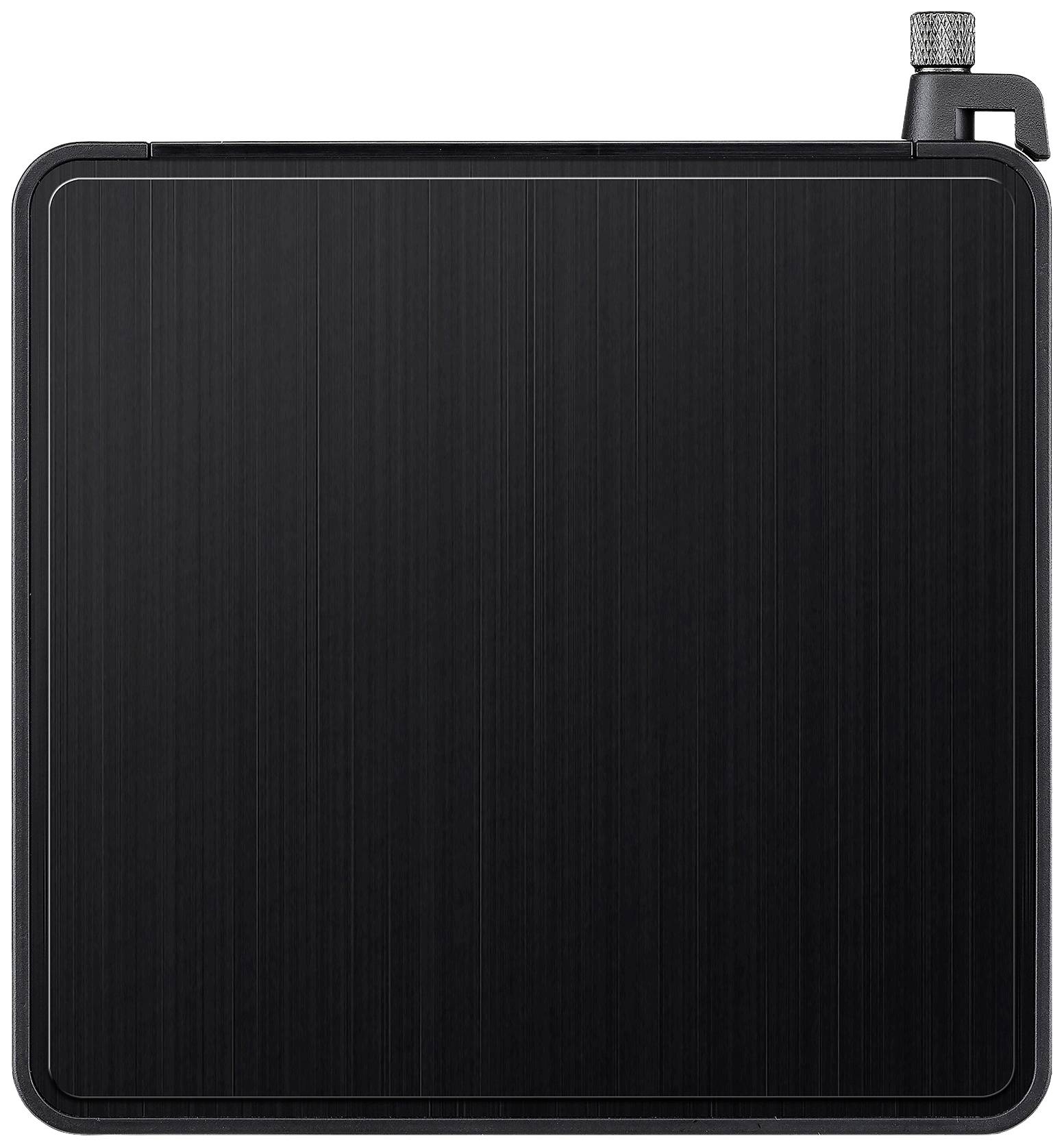 Quadratisches schwarzes Objekt mit strukturierter Oberfläche und einem kleinen, metallischen Drehknopf oben rechts.