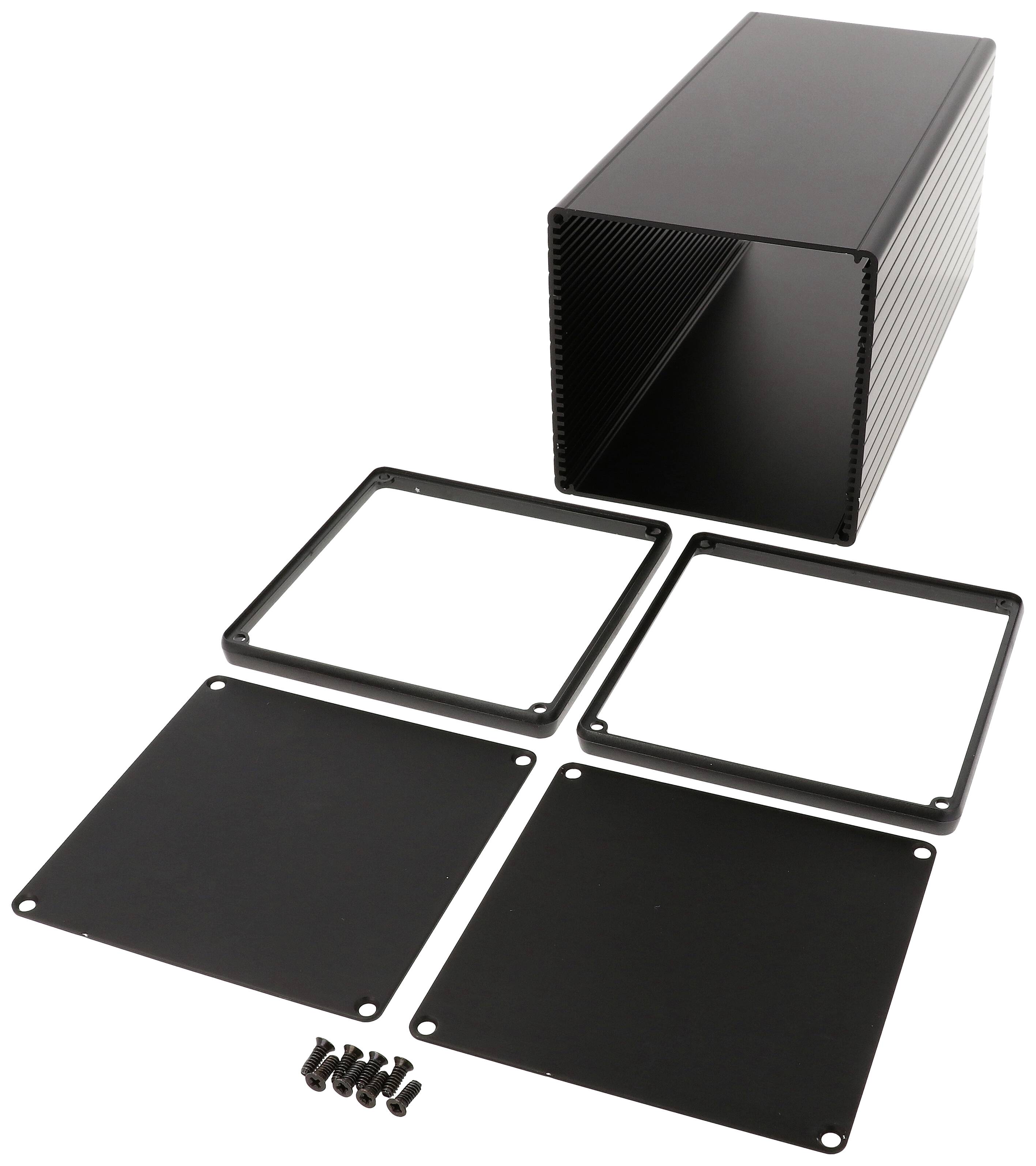 Schwarzes Aluminium-Gehäuse mit Kühlrippen, zwei quadratischen Rahmen und zwei Abdeckplatten. Schrauben sind zur Befestigung enthalten.