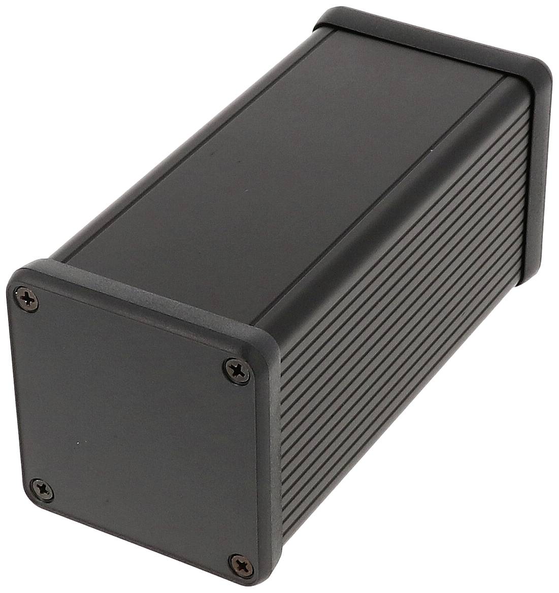 Schwarzes, rechteckiges Gehäuse mit gerippter Oberfläche; Ecken sind durch Schrauben gesichert.