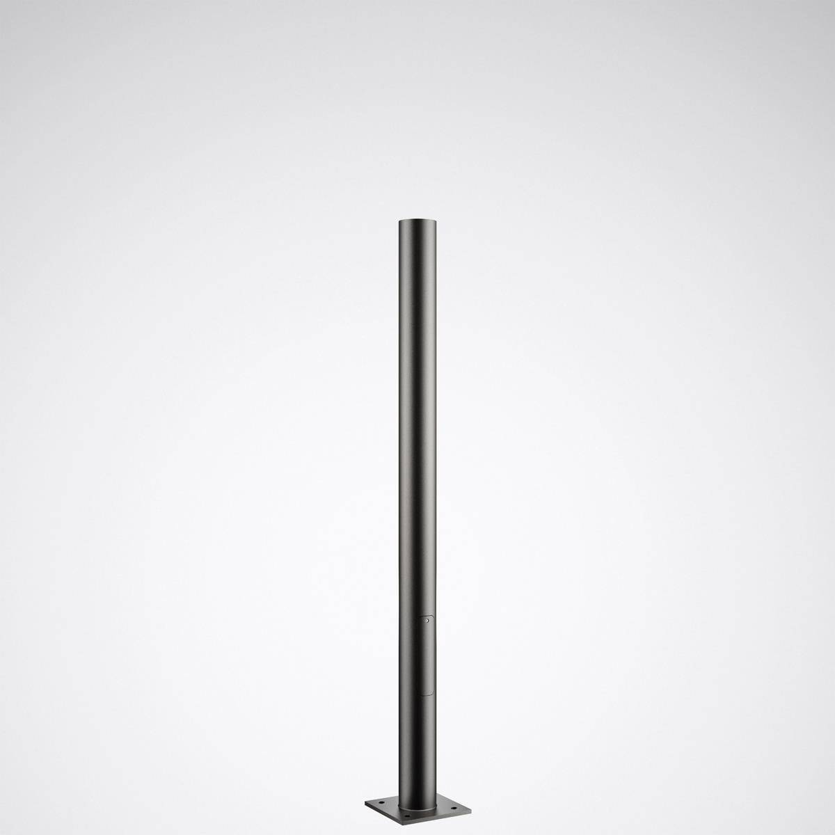 Eine schlichte, graue Metallstele auf einer quadratischen Basis, die vertikal im Bild steht, vor einem weißen Hintergrund.