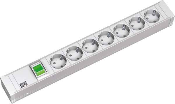 Sechsfach-Steckdosenleiste mit Schalter, geeignet für mehrere elektronische Geräte.