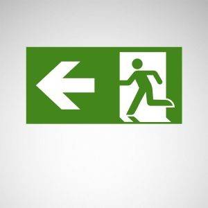 Notausgangsschild mit Pfeil nach links und rennender Figur, die auf eine Tür zusteuert. Weißes Symbol auf grünem Hintergrund.