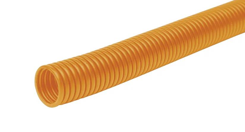 Orange flexibles Wellrohr in Nahaufnahme; zur Kabelschutzhülle verwendet.