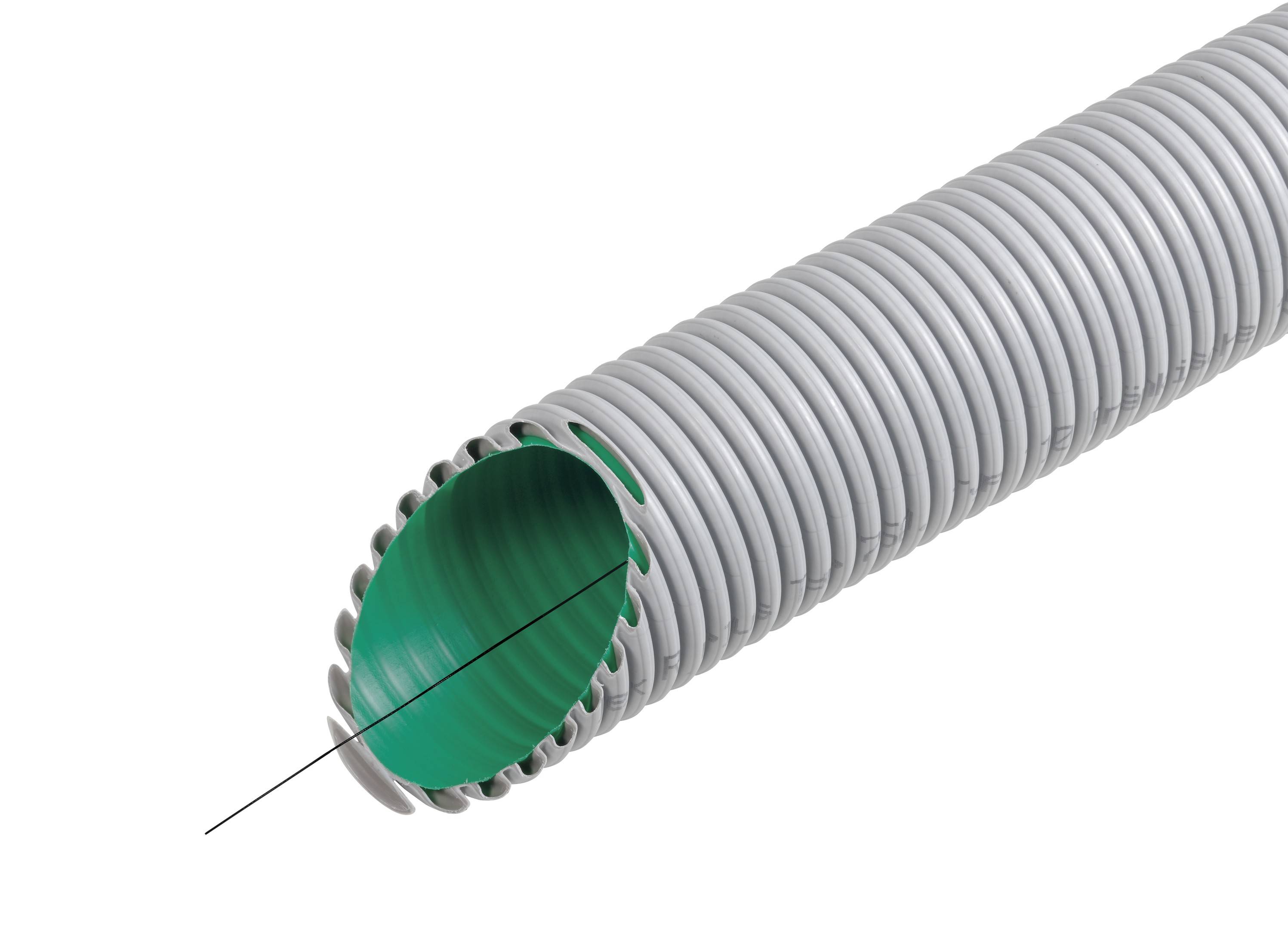 Graues, flexibles Rohr mit grünem Innenbereich, zeigt Querschnitt. Geeignet für Schutz von Kabeln, Installation in Gebäuden.