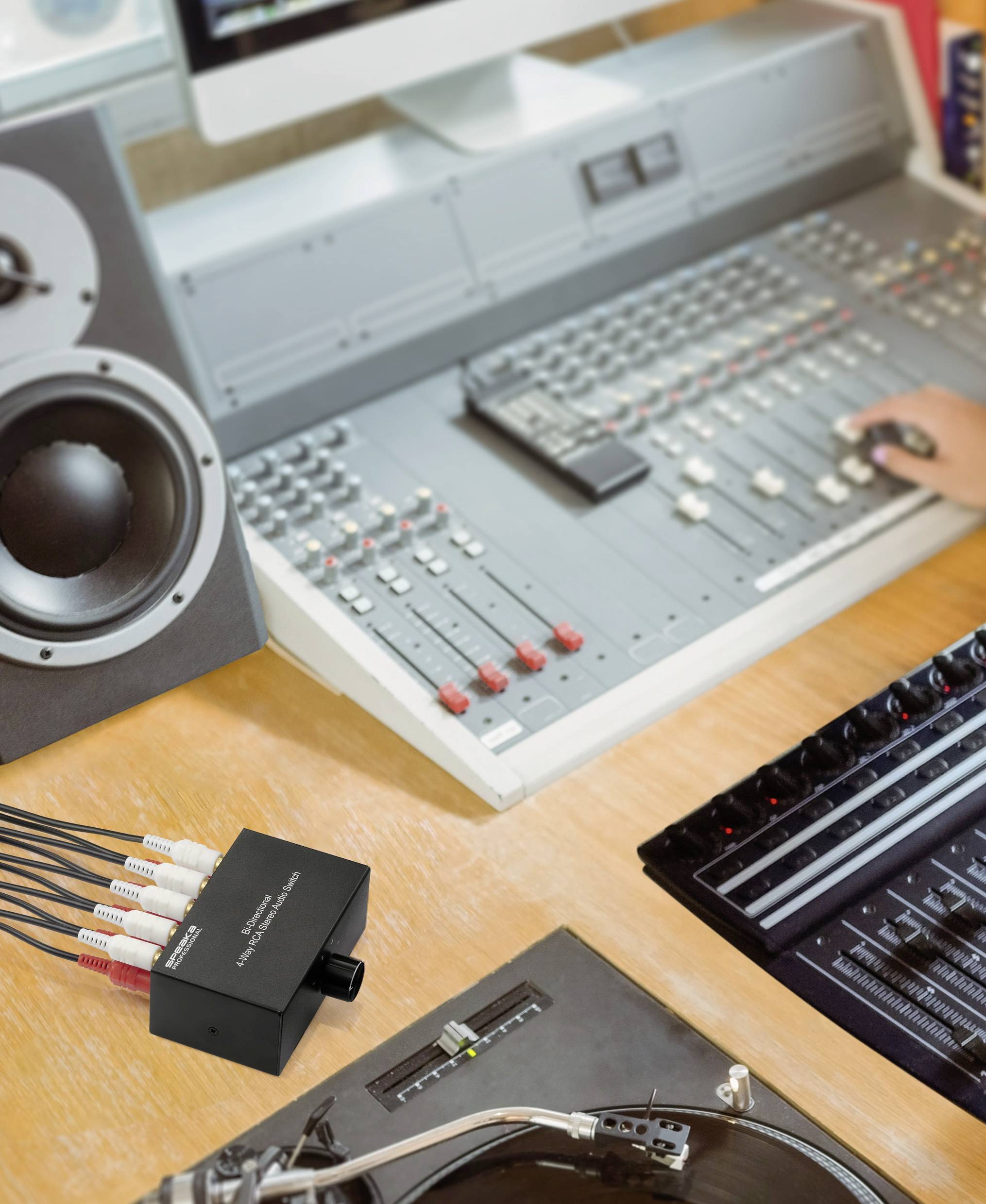 SpeaKa Professional SP-AS-500 4 Port Cinch-Audio-Switch Metallgehäuse