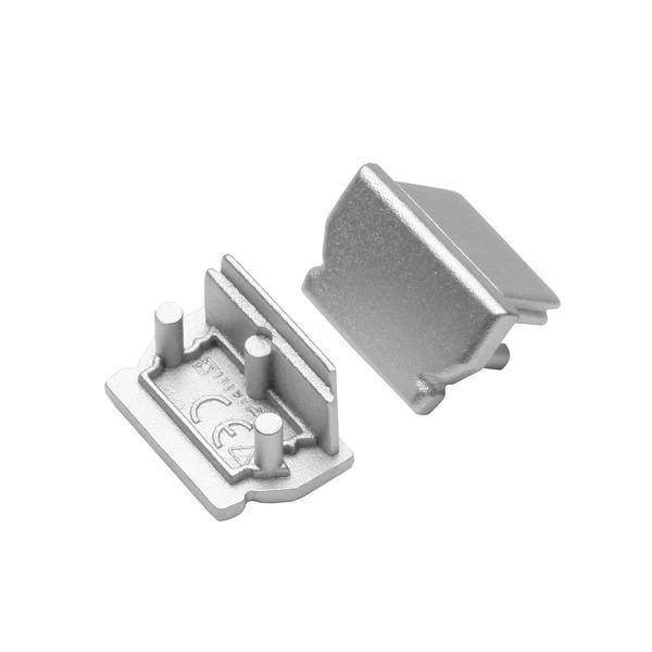 Zwei silberne Metallklemmen, die als Steckverbinder verwendet werden. Eine liegt flach, die andere steht aufrecht.